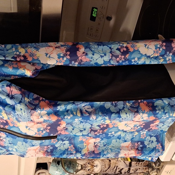 c AB  Long Sleeve Top Athletic Stretch 1/2 Zipper. Size 2X. EUC - Picture 2 of 4